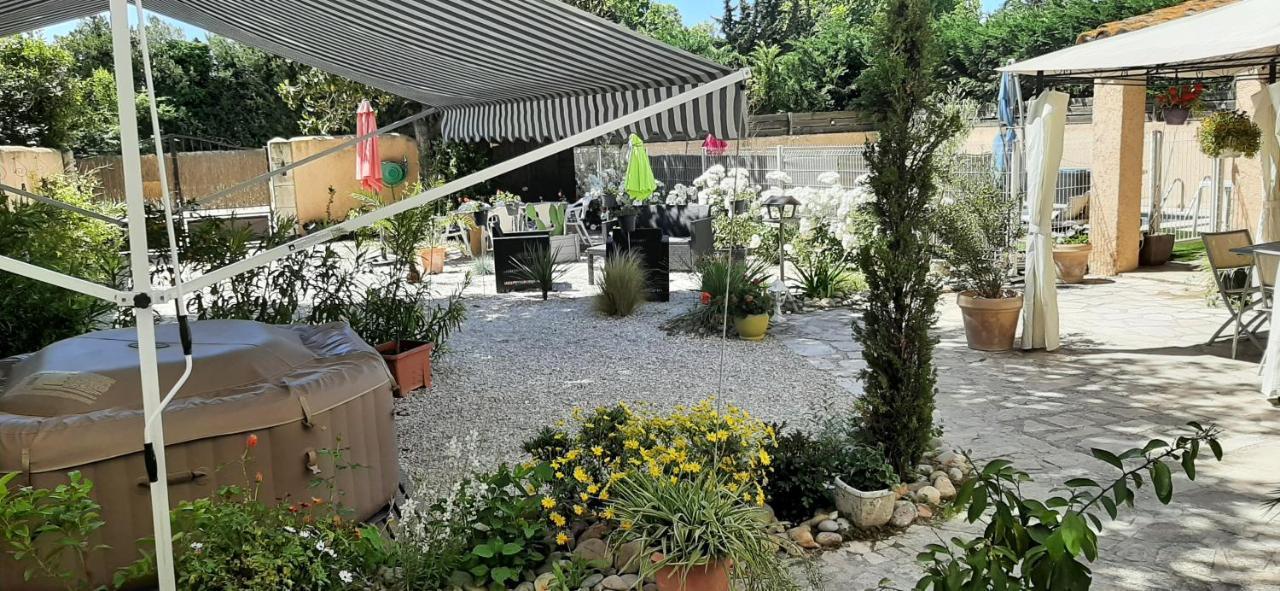 Le Mas D'Hubert L'Isle-sur-la-Sorgue Exterior photo